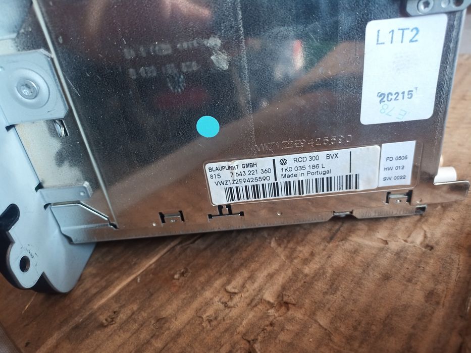 VW Radio RCD 300 wraz z kodem.