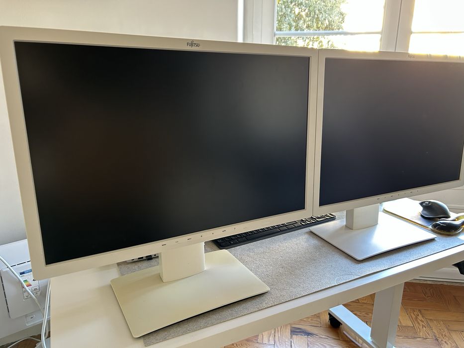 Vendo monitor 24-inch Fujitsu B24W-7 1920 x 1200 LCD Monitor