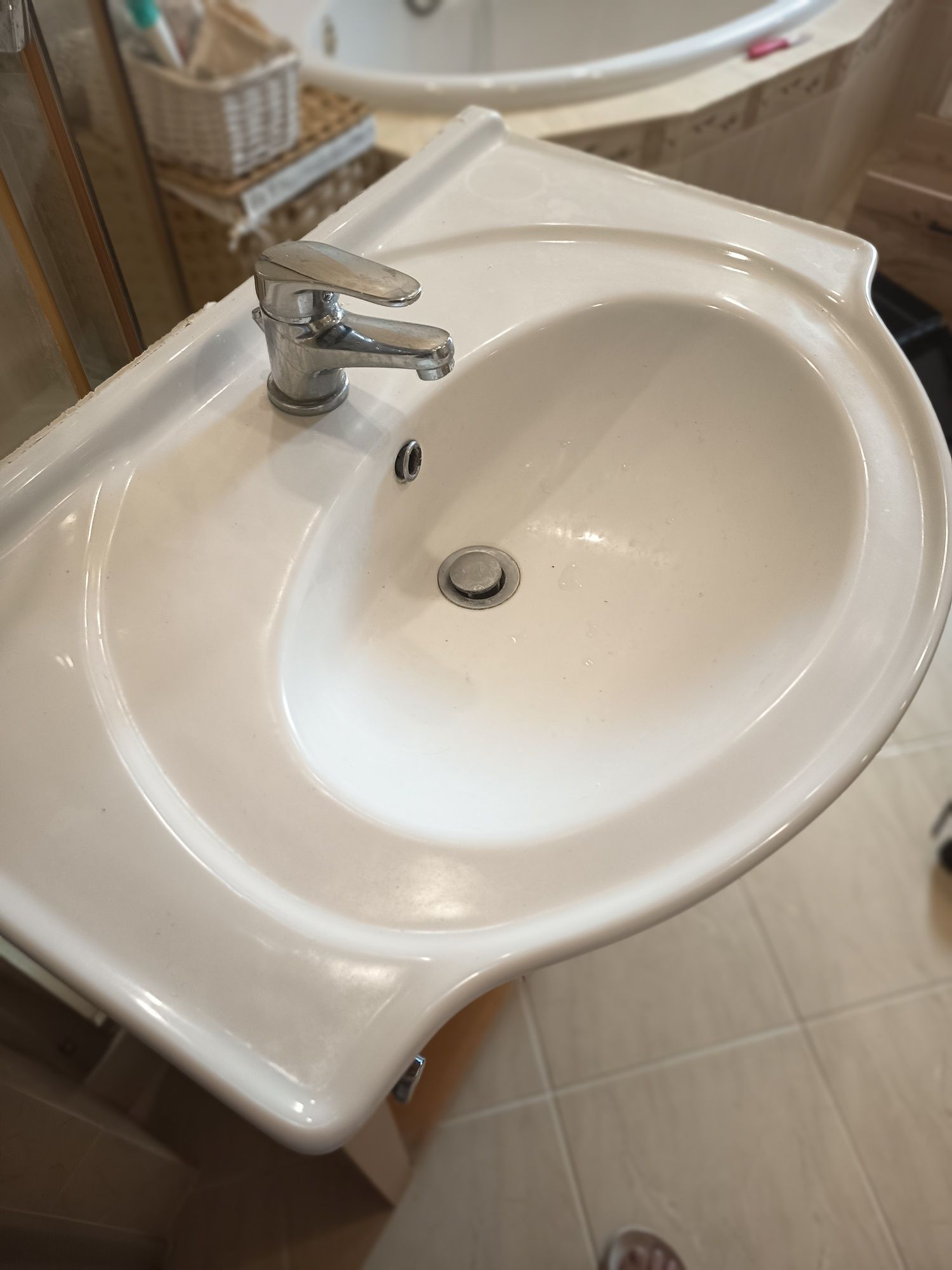 Sprzedam szafkę z umywalką i baterią do łazienki