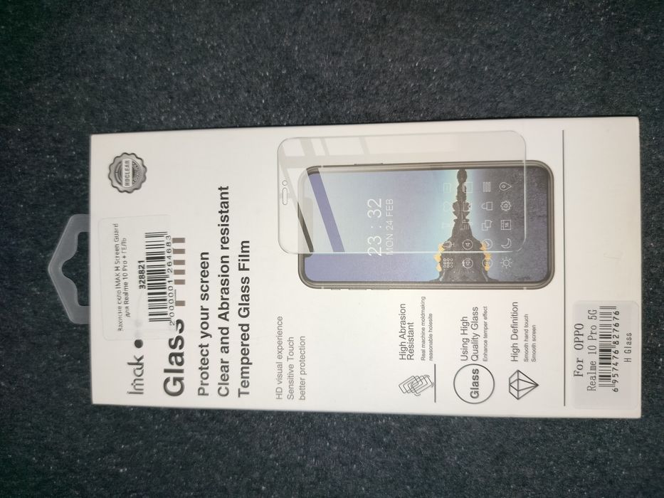 Продам защитное стекло на Realmi  10 pro