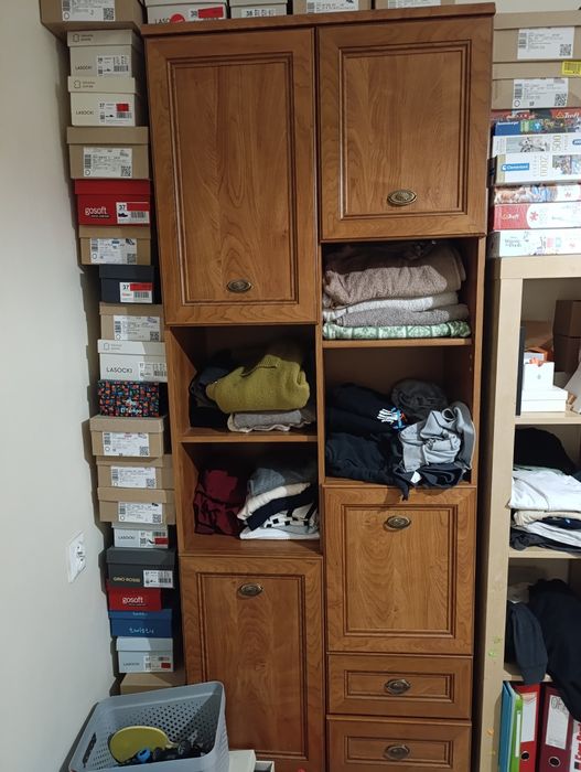 Regał i biurko używane w dobrym stanie