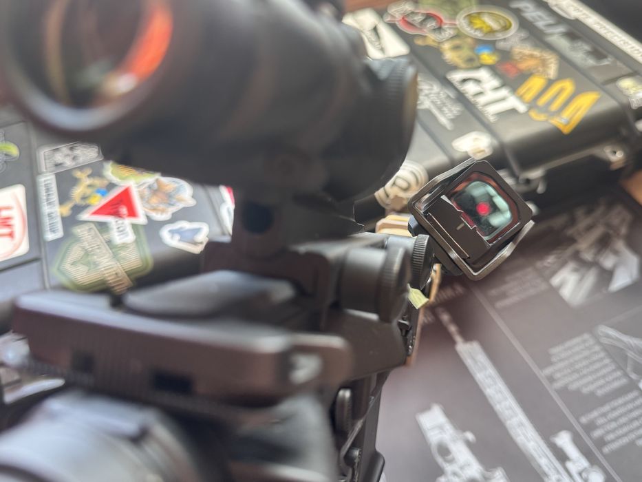 Кутовий приціл Strike Industries і MEPROLIGHT