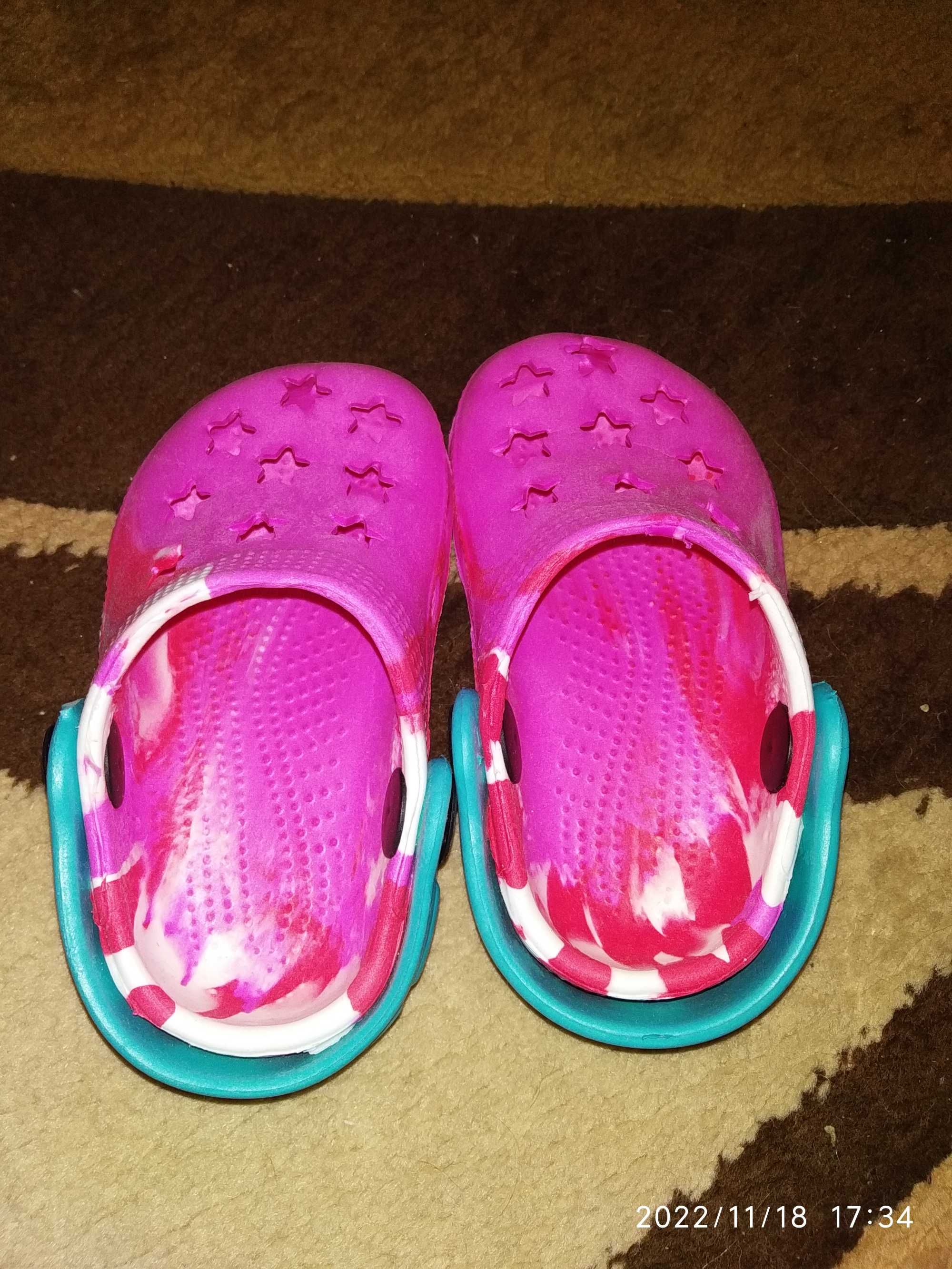 Buciki gumowe typu crocs