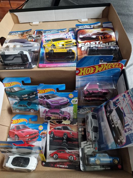 Hot Wheels auta samochodziki Nowe nie Otwarte