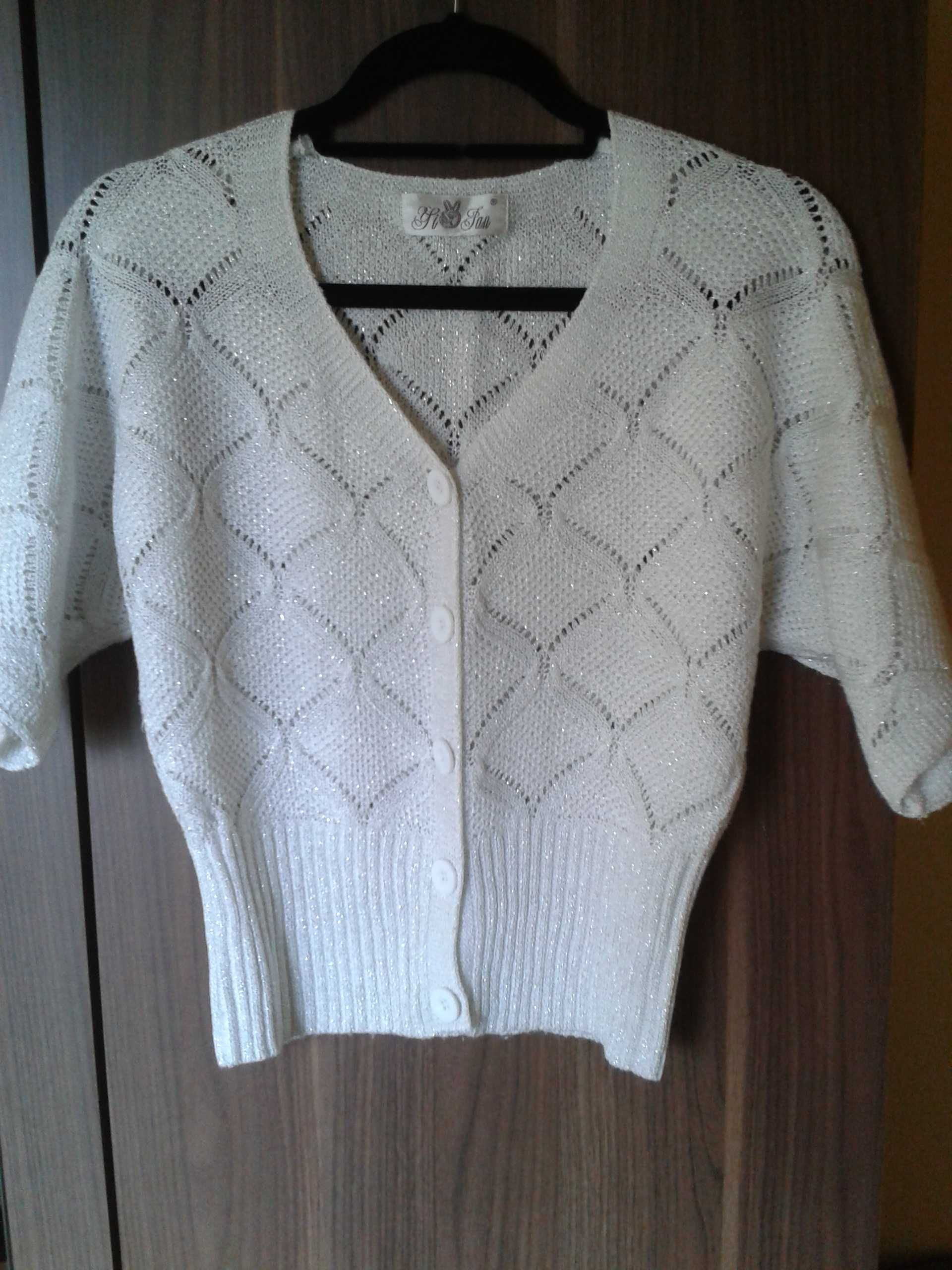 Sweter damski narzutka kamizelka biały ze srebrną nitką S/M