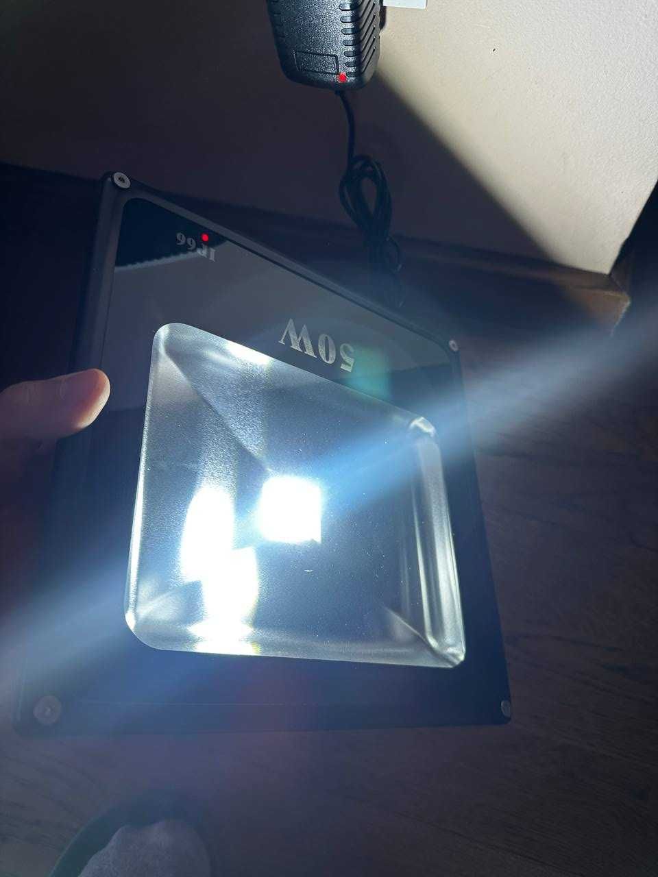 Lampa robocza LED z akumulatorem, 50W, reflektor