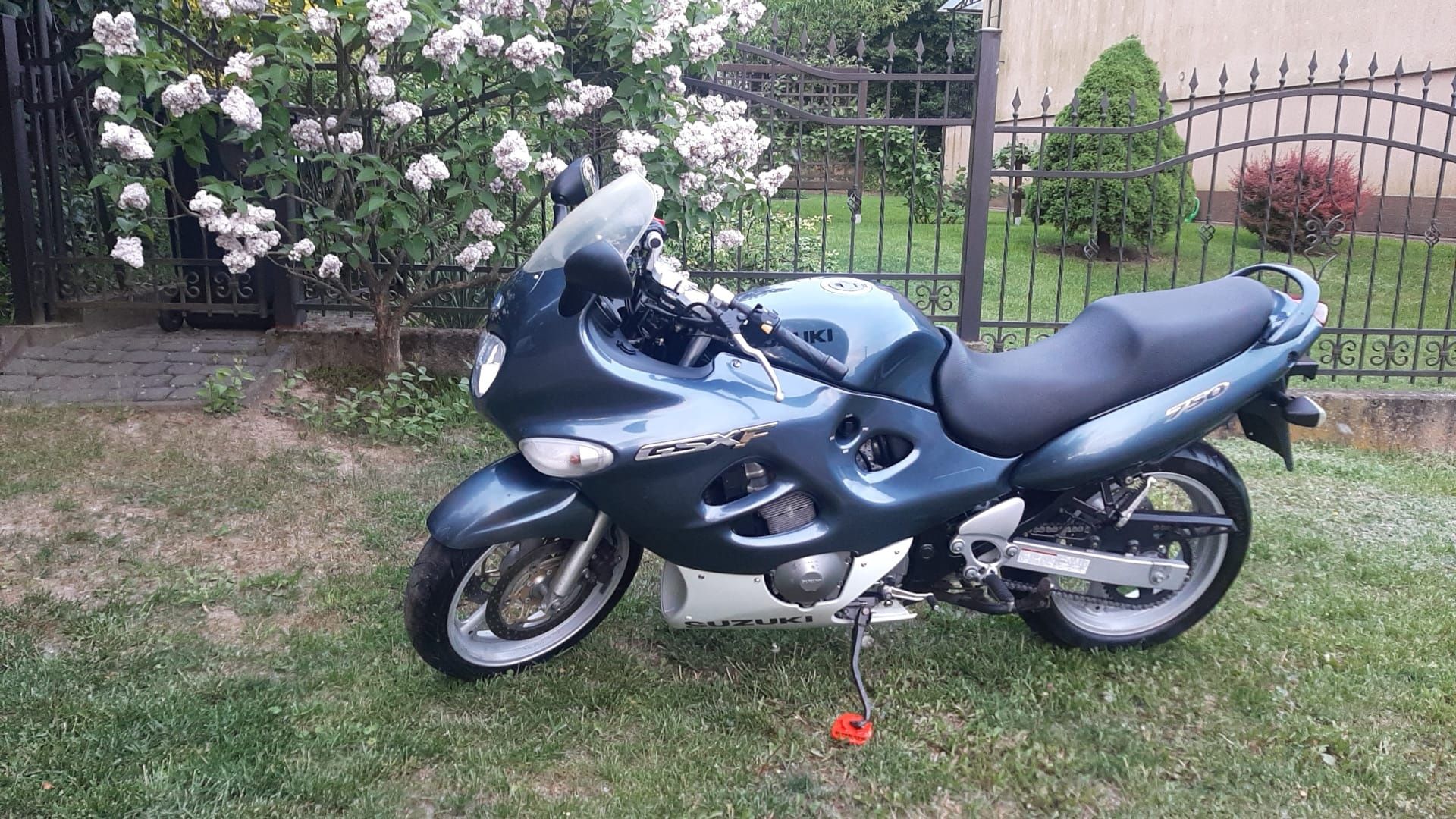 Suzuki GSX 750 F