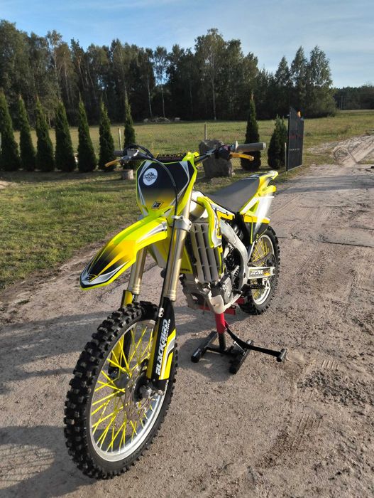 Cross Suzuki RM-Z 450 - mocny, gotowy do jazdy