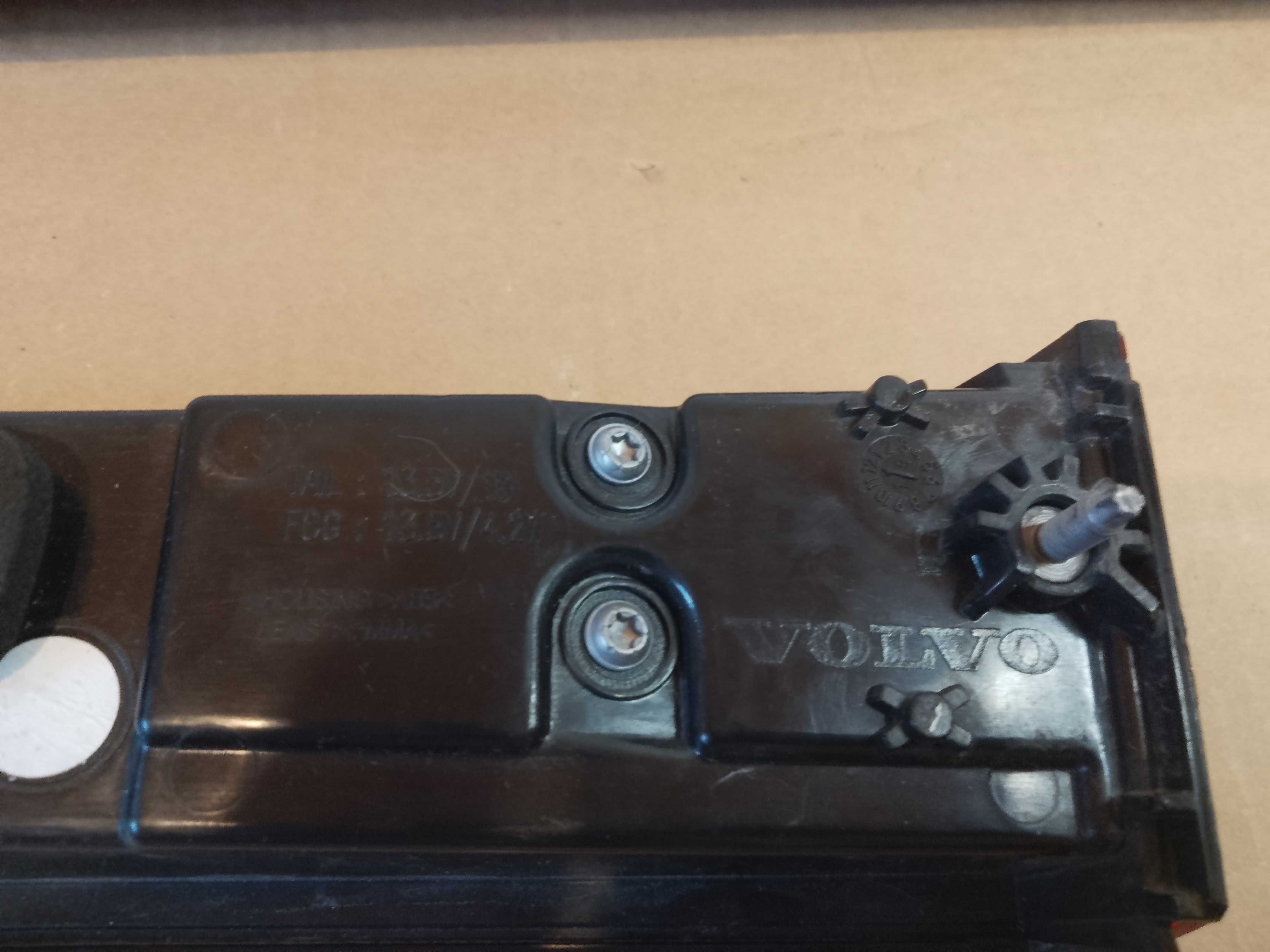 VOLVO V60 Lampa tył tylna lewa