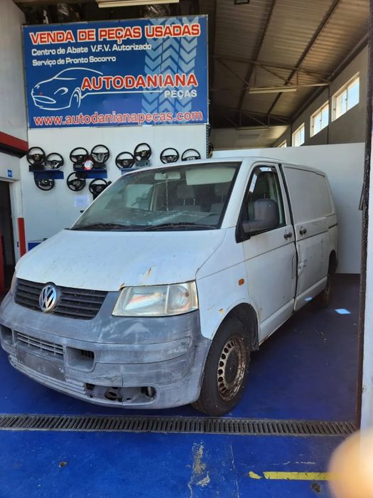 Volkswagen Transporter T5 1.9 TDI de 2004 ás peças