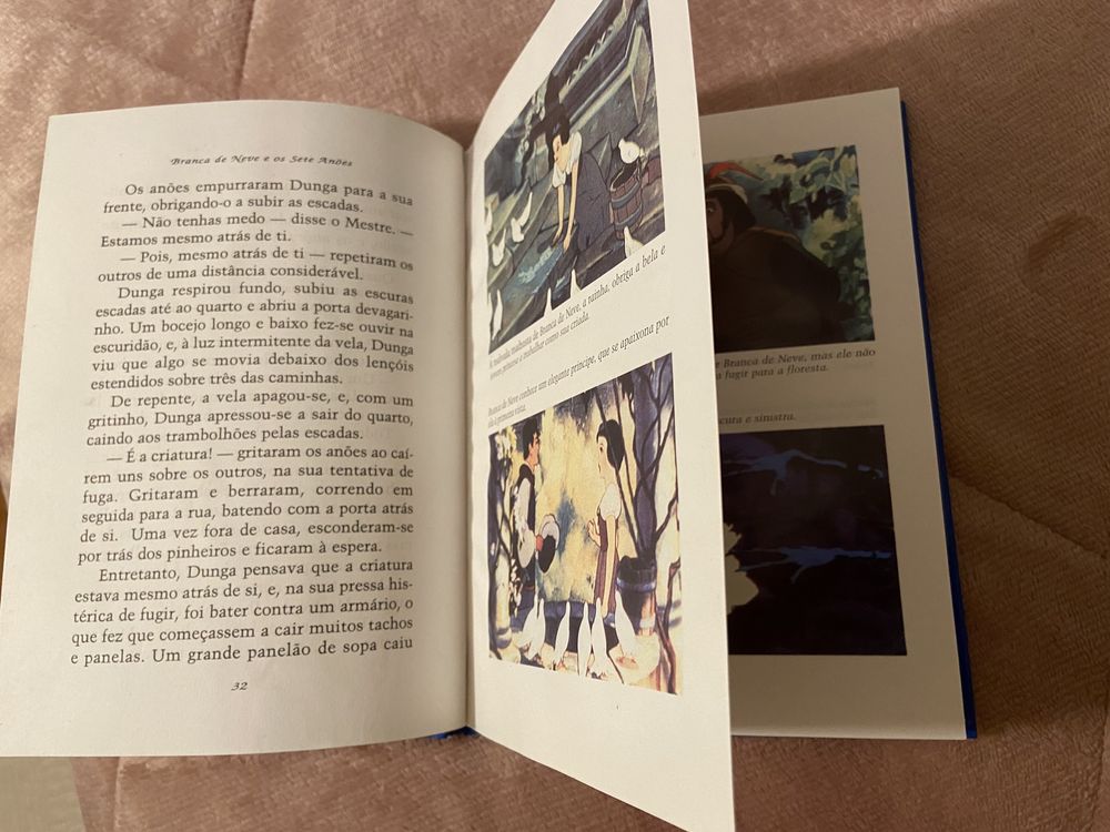 Vendo livro da Branca de Neve e os Sete Anões