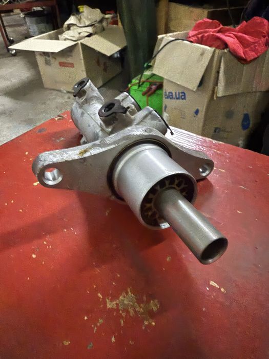 Автозапчастини продаж