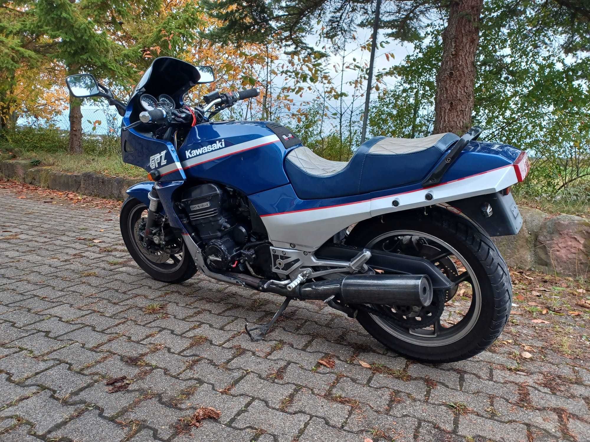 Kawasaki GPZ 900R