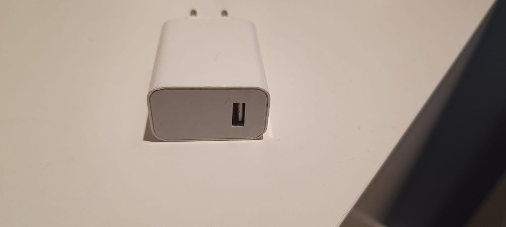 Sprzedam oryginalną ładowarkę (samą kostkę) do telefonu Xiaomi.