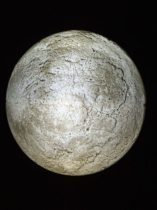 Lampa księżycowa, księżyc w pokoju, idealne dla dziecka.