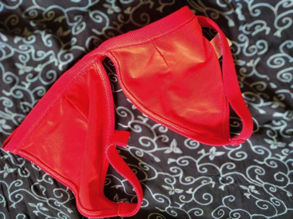 Бюстгальтер купальный яркого красного цвета с широкими лямками