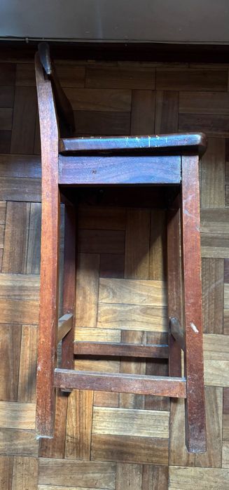 CADEIRA ALTA de estirador/ trabalho