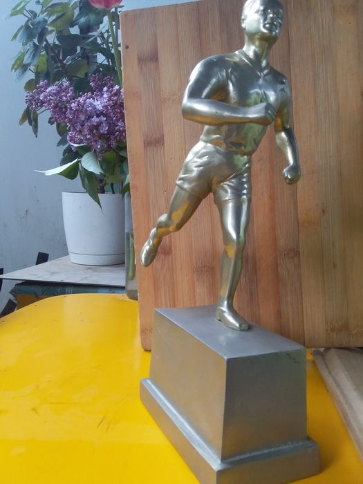 Призовая статуетка спорт.