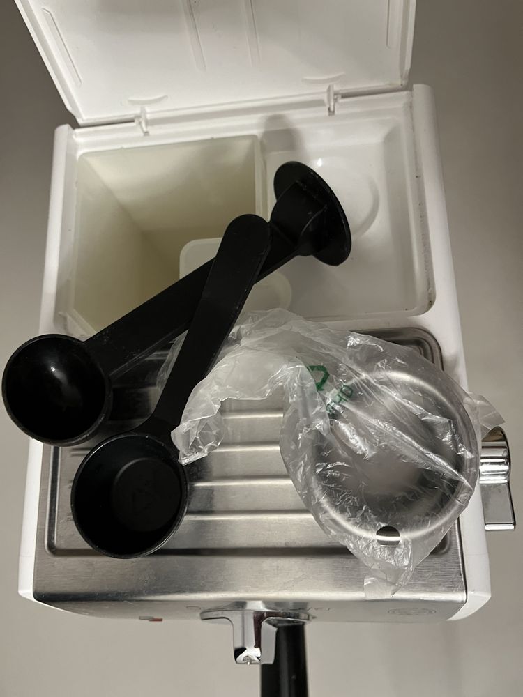 Ekspress do kawy, kolbowy, DeLonghi