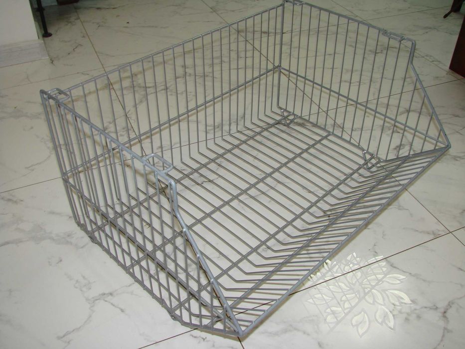 Wystawowe druciane kosze sklepowe i magazynowe