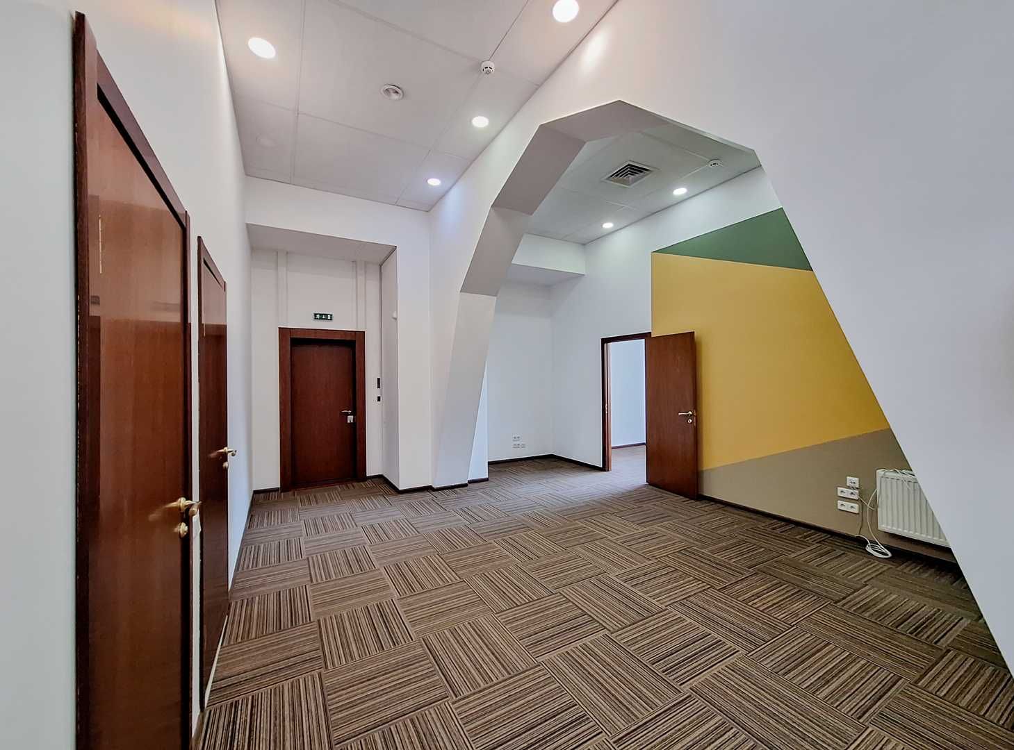 Офіс 231м2. OpenSpace, 5кабінетів. Генератор. метро Васильківська,Без%