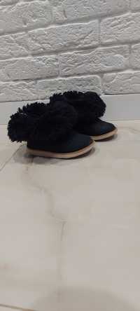 Дитяче зимове-взуття для дівчини від Zara