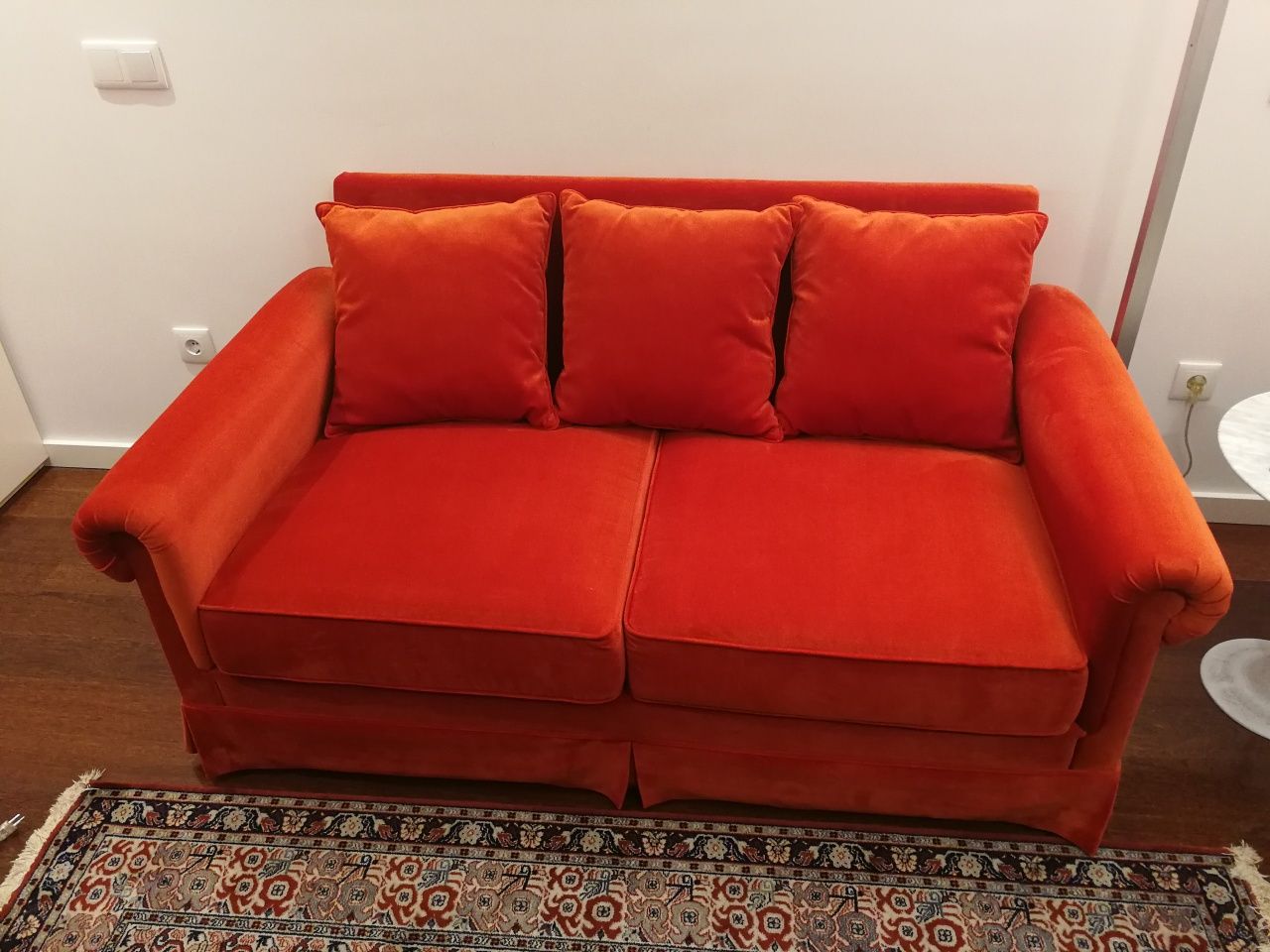 Vendo sofá cama rigorosamente como novo.