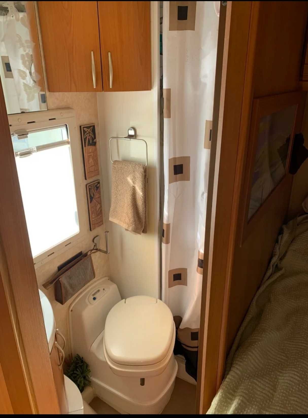 Autocaravana  moito cuidada , todas a revisions feitas , peneos novia