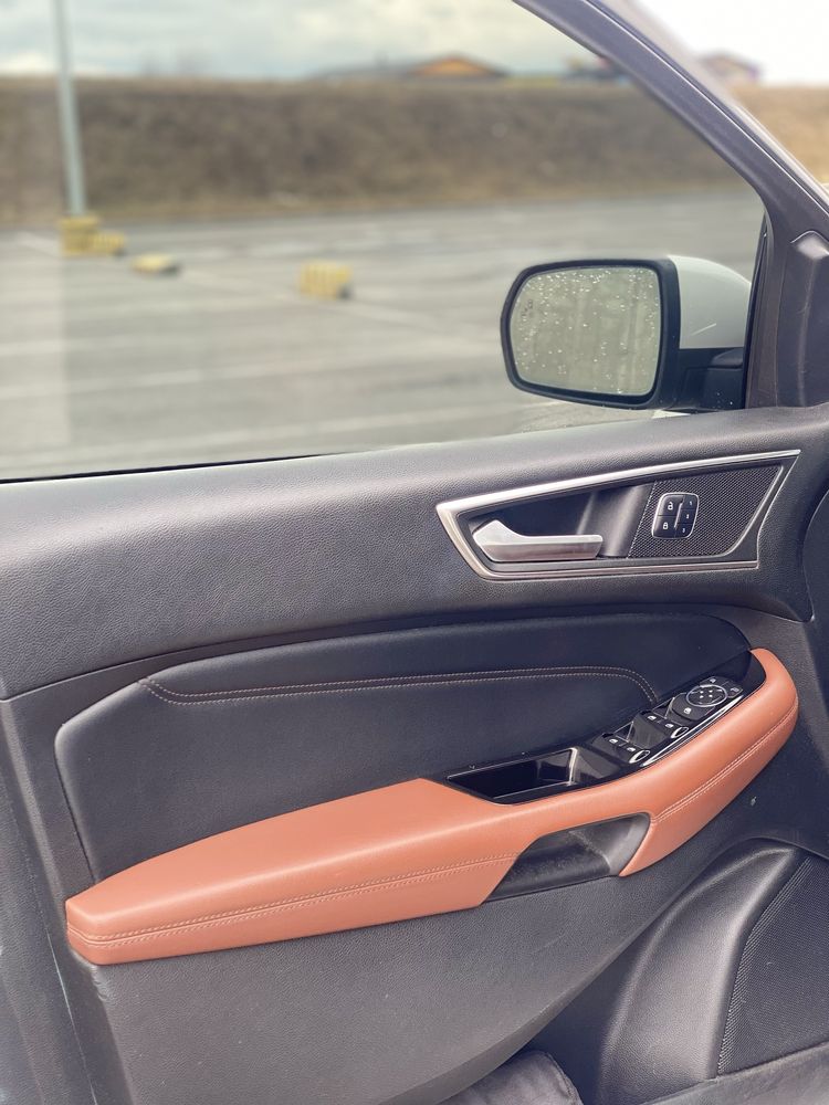 Ford Edge titanium