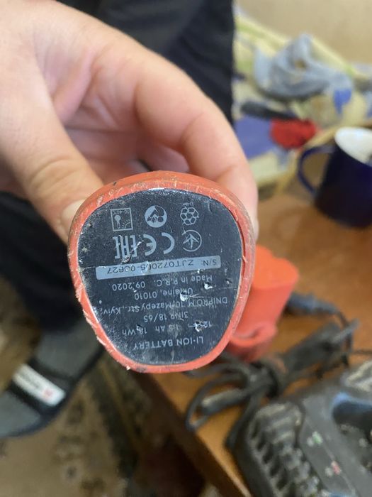 Зарядка +2 акуми до шуроповерта