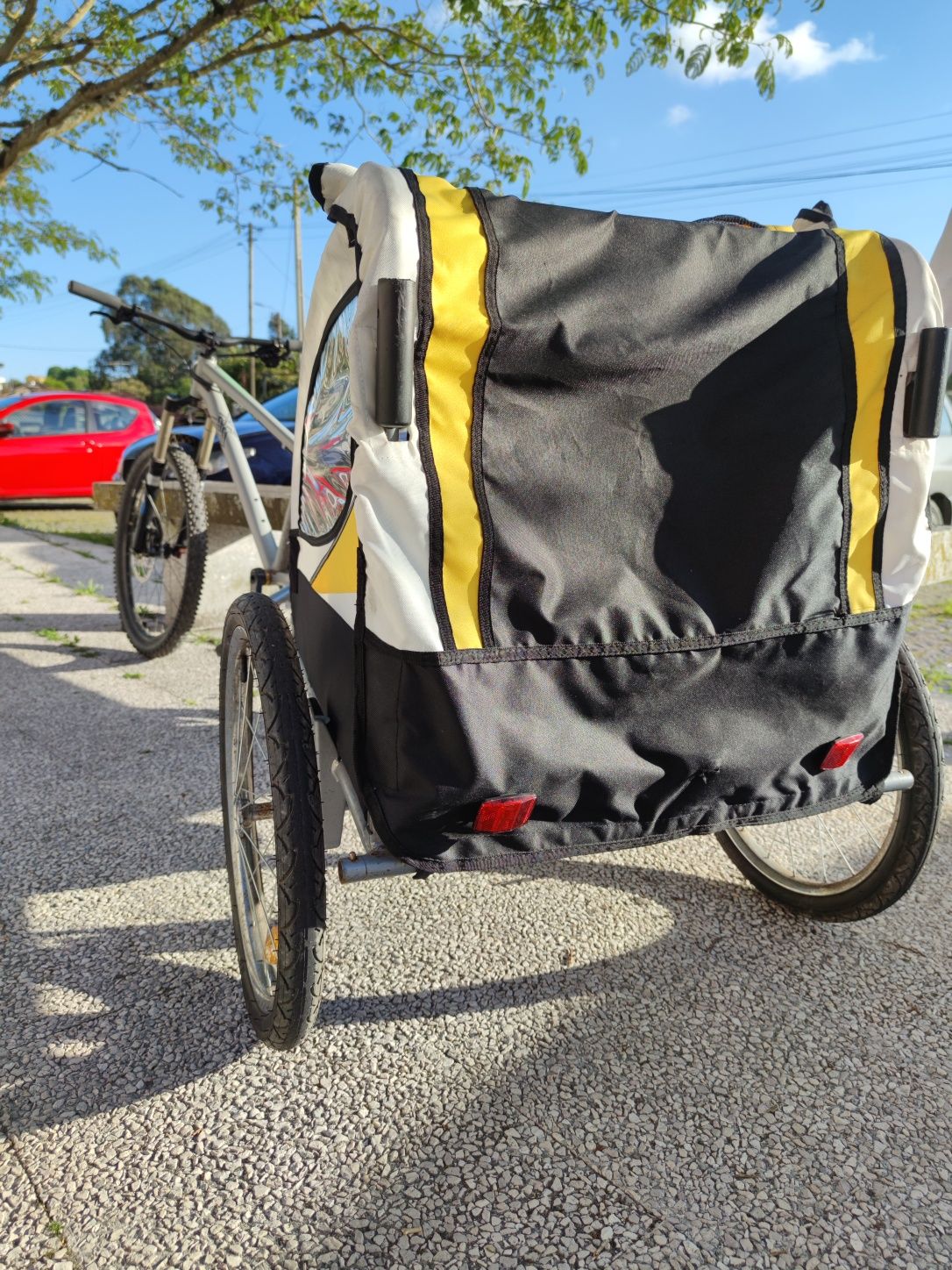 Atrelado bicicleta criança