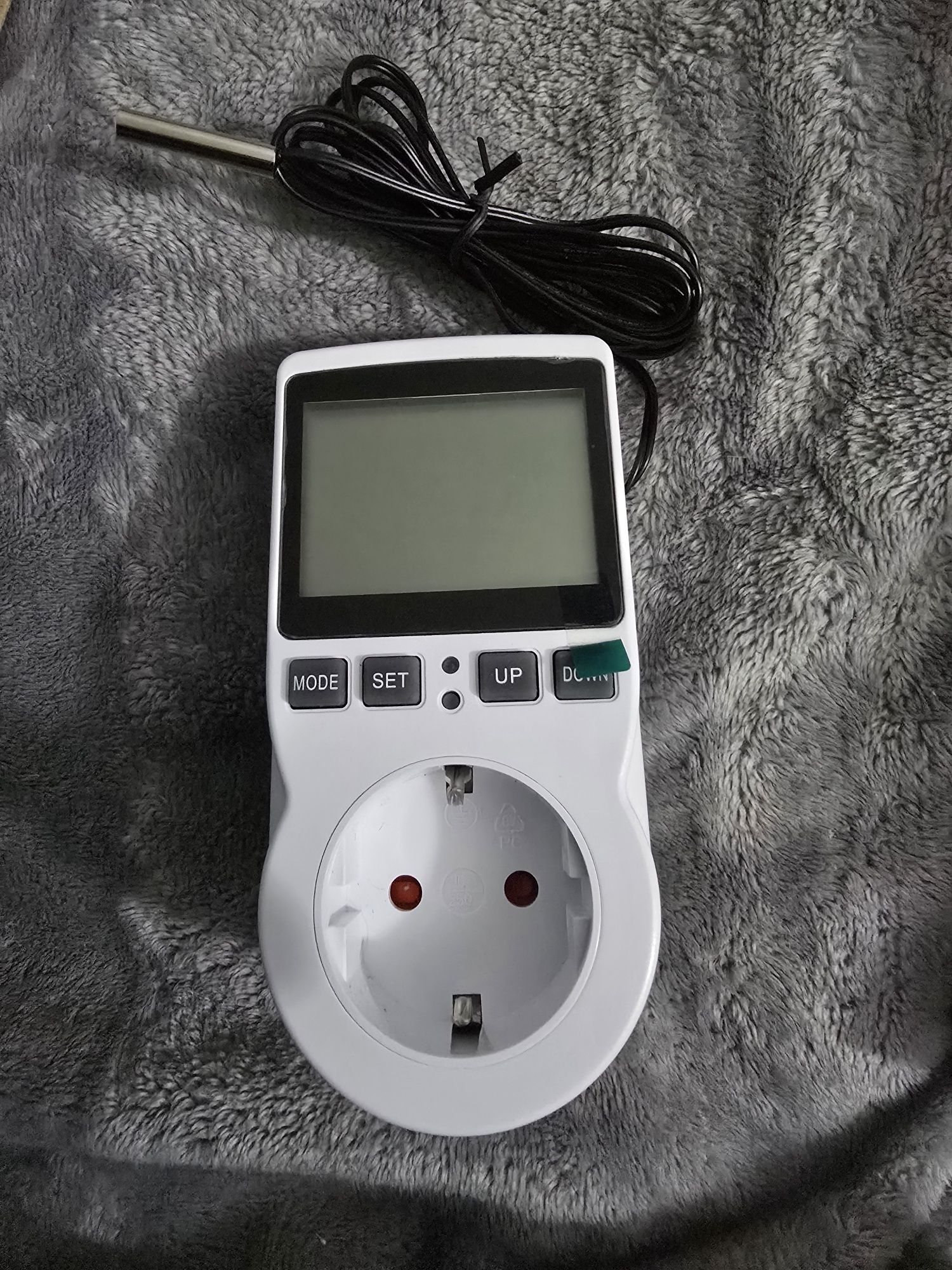 Termostat regulator temperatury , gniazdo sieciowe