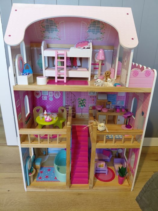 Drewniany domek barbie.