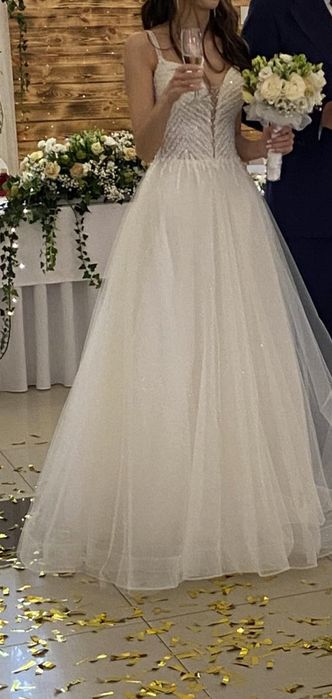 Suknia ślubna z kryształkami Swarovskiego