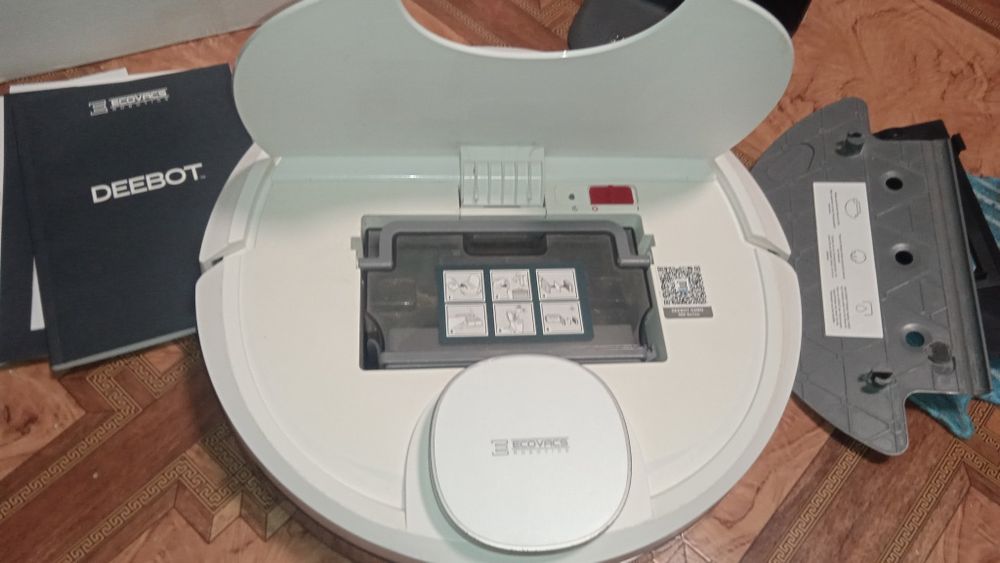 Продам робот пилосос Deebot Ozmo 900