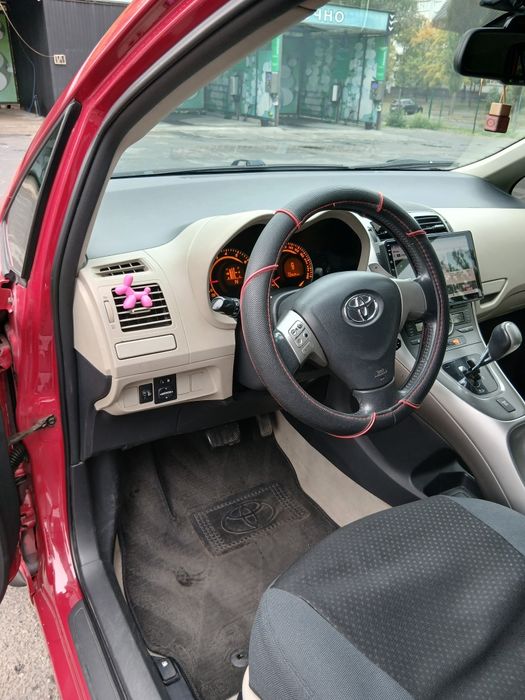 Toyota Auris 2008года