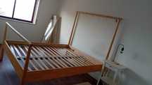 Cama de casal em madeira