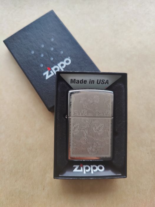 Oryginalna zapalniczka ZIPPO mało używana – model 24521FLWR