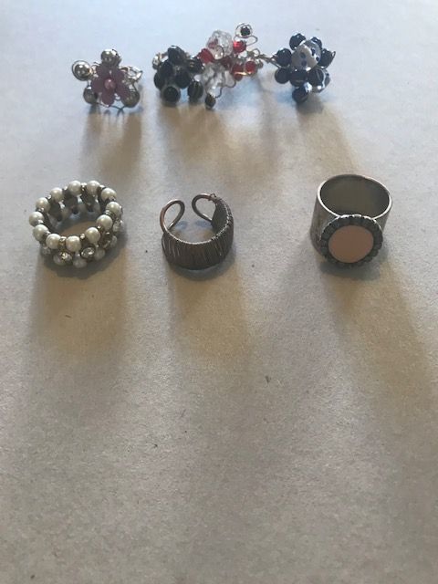 Anéis diversos como novos