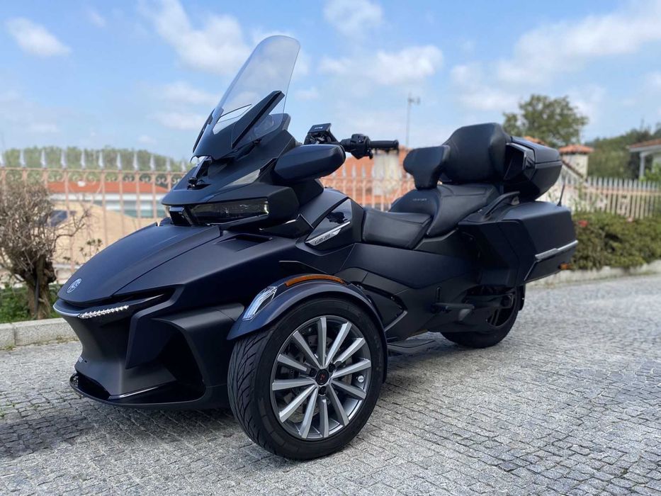 Bombardier Can-Am Spyder RT Sea to Sky CONDUZIDO COM CARTA DE CARRO
