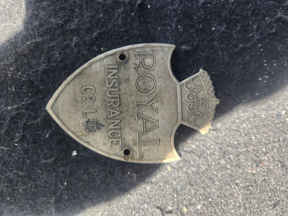 Símbolos em metal para grelhas de carros clássicos