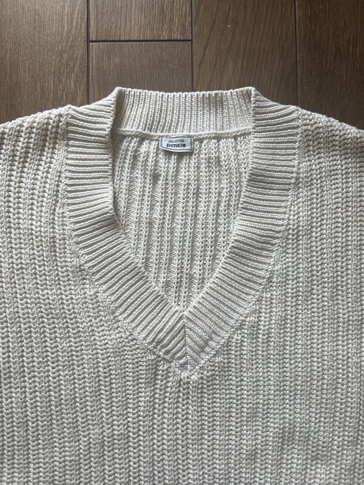 Beżowy sweter w serek Pimkie M nowy