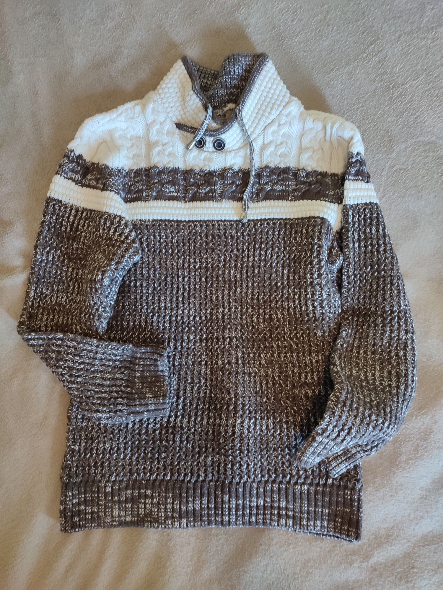 Мужской теплый свитер с хомутом