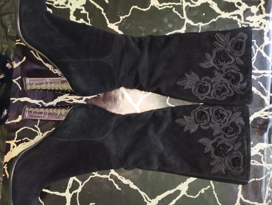Продам женские сапоги.