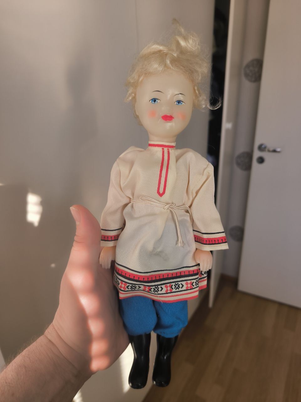 Винтажная сувенирная кукла