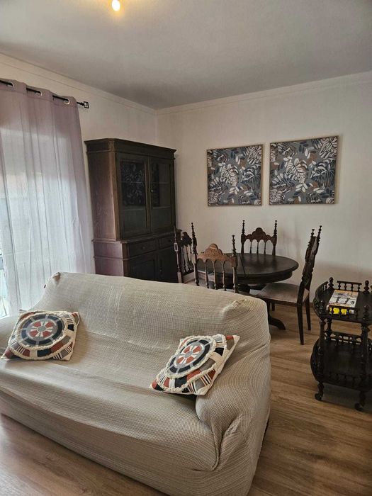 Quarto para arrendar a estudante. Casa e cozinha totalmente equipadas