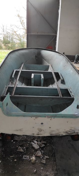 Łódka wędkarska z przyczepką