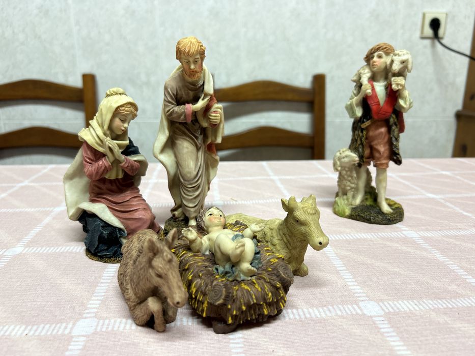 Vendo presepio de natal em ceramica , 9 figuras