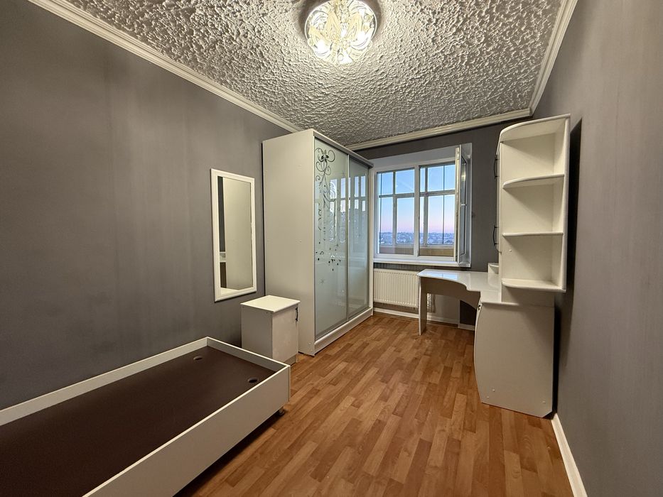 Продам 4х кімнатну квартиру