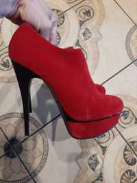 Buty czerwone zamszowe 39